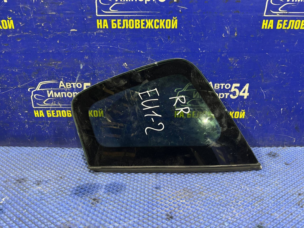 Стекло багажника правое Honda CIVIC 2001