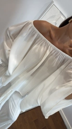 Блуза с открытыми плечами