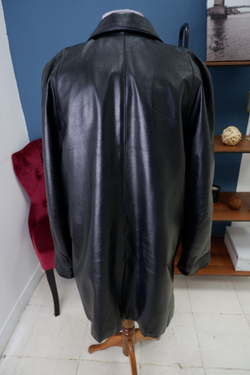 Пальто кожаное 52 размер