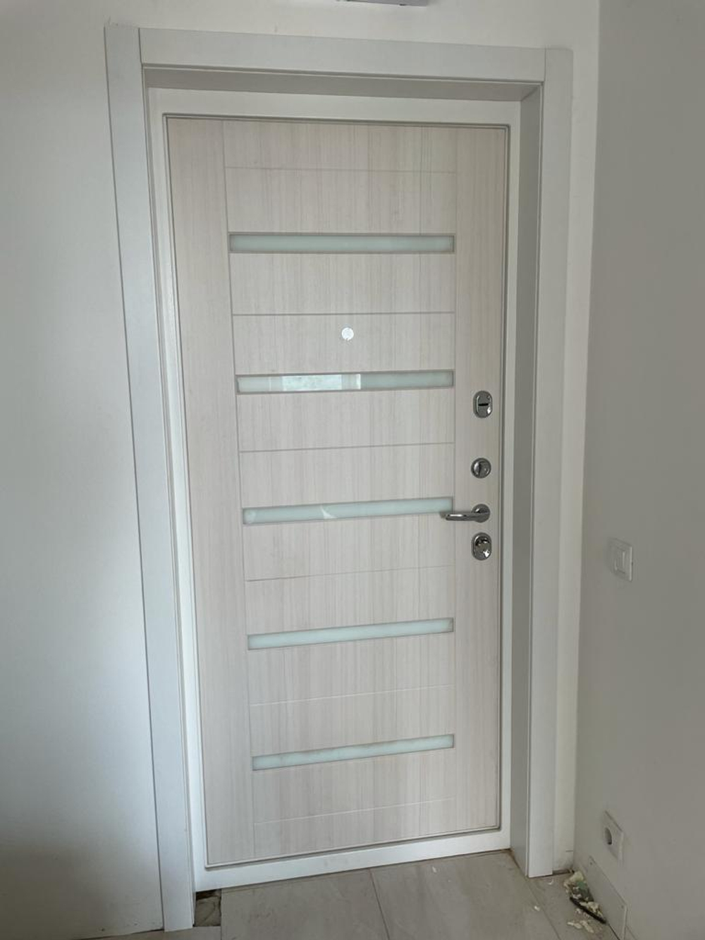 Дверь входная Лабиринт CLASSIC антик медный 01 - Сандал белый металлическая