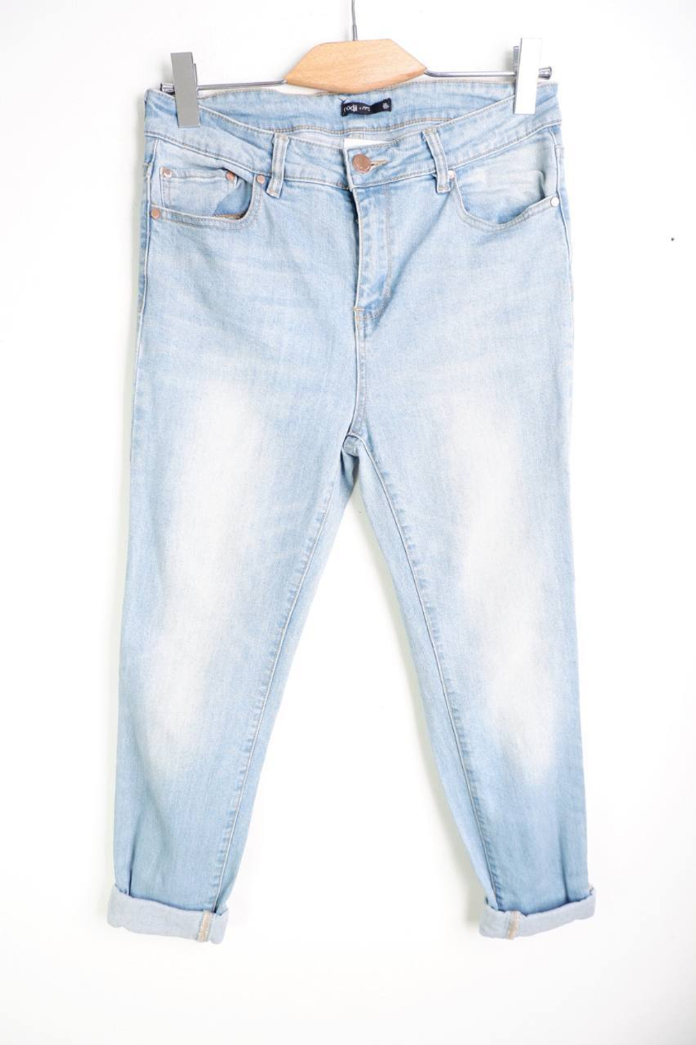 Джинсы Oodji для модных образов, маркировка 30, визуально на 46 размер