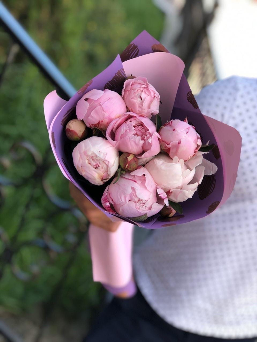 Букет из 7 пионов