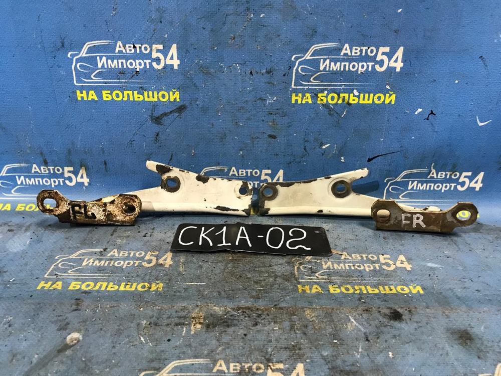 Петля капота левая MITSUBISHI LANCER 2000