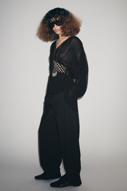 ZARA БЛУЗА С V-ОБРАЗНЫМ ВЫРЕЗОМ И МАЙКРАМЕ — ZW COLLECTION, ЧЕРНЫЙ