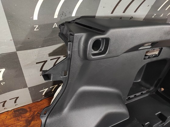 Обшивка багажника правая Toyota RAV4 V (XA50) 18-нв Б/У Оригинал 6473042280C0