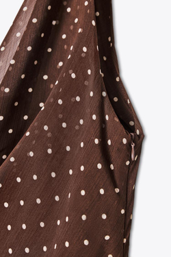 ZARA ПЛАТЬЕ В ГОРОШЕК С ДРАПИРОВАННЫМ ВЫРЕЗОМ, КОРИЧНЕВЫЙ/ЭКРЮ