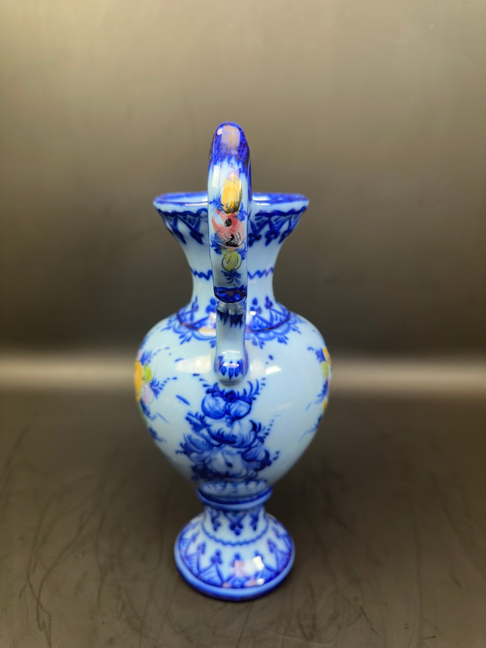 Португальская ваза с ручками