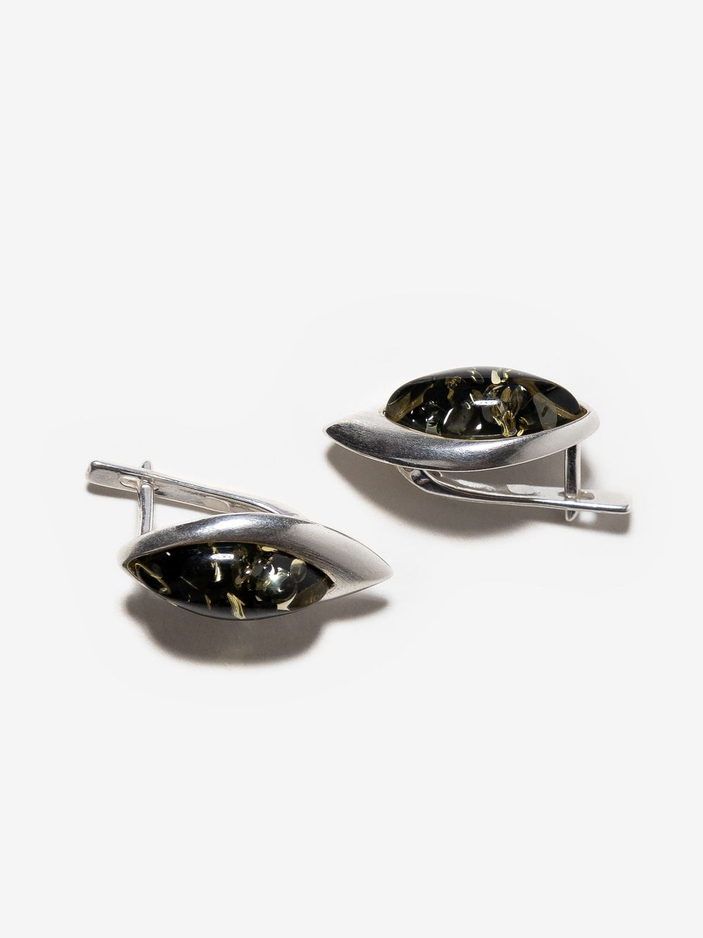 Серьги из серебра 925 с натуральным янтарем зеленого цвета