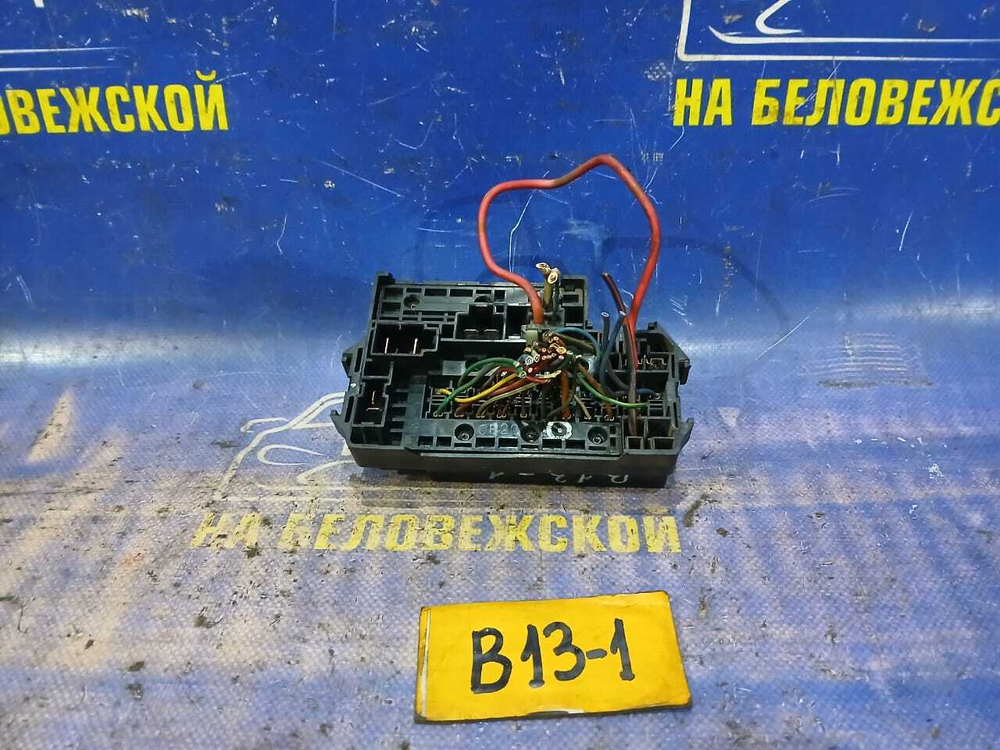 Блок предохранителей салонный NISSAN SUNNY 1990