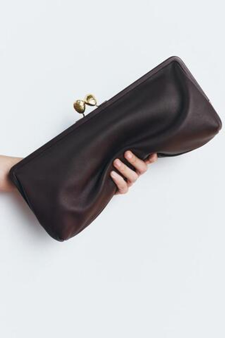ZARA КОЖАНЫЙ КЛАТЧ С МЕТАЛЛИЧЕСКОЙ ДЕТАЛЬЮ, КОРИЧНЕВЫЙ