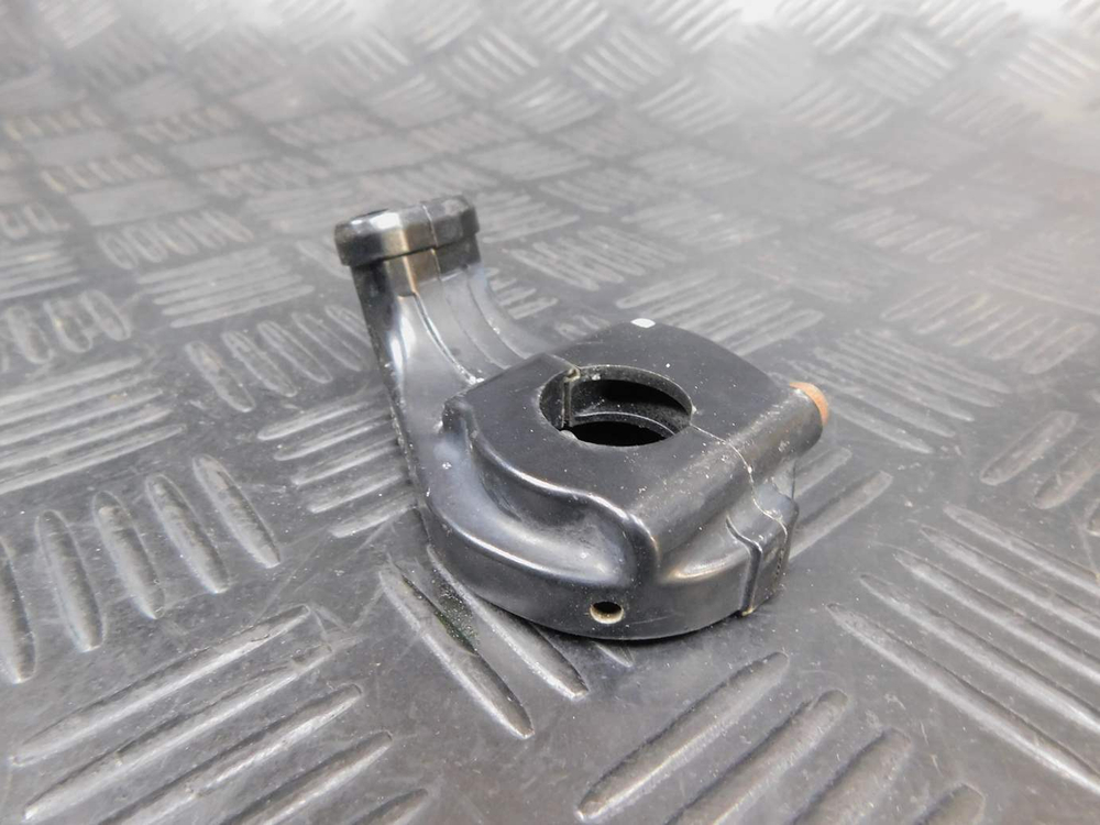 Крепление тросиков газа Yamaha XJR1300 RP03J 2005