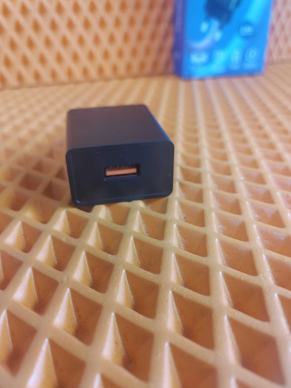 Зарядное устройство FUMIKO CH12 1USB 2.4А черное