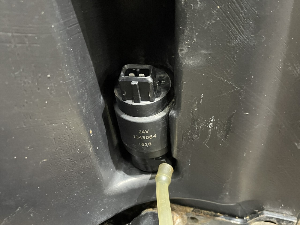 Корпус подножек левый 2018г.