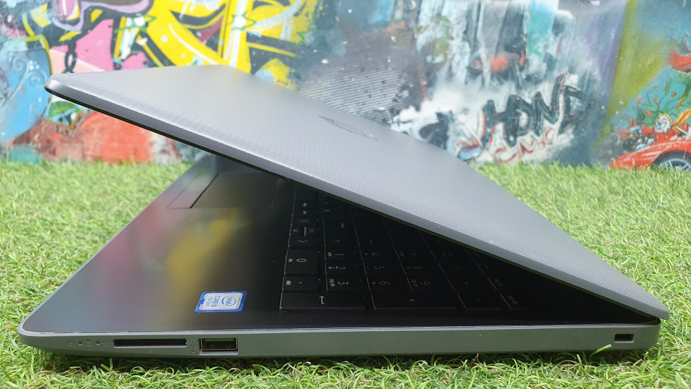 Ноутбук HP i5-7/4 Gb/Mx110 2 ГБ/FHD/15-da0308ur [5cs74ea]/Windows 10