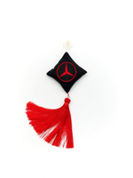 Ромб объемный на присоске MERCEDES (экокожа, черный, красная вышивка, кисть)