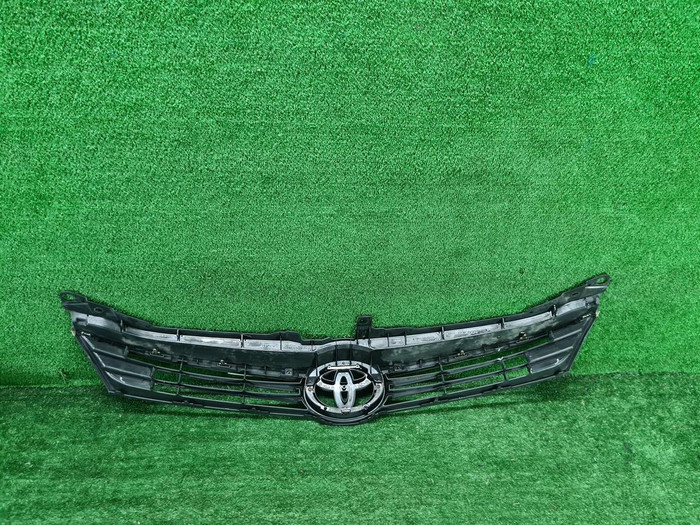 Решетка радиатора Toyota Camry xv50 (2014-2017)