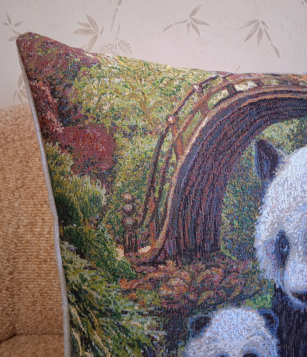 Декоративный гобеленовый чехол Панды 47х47