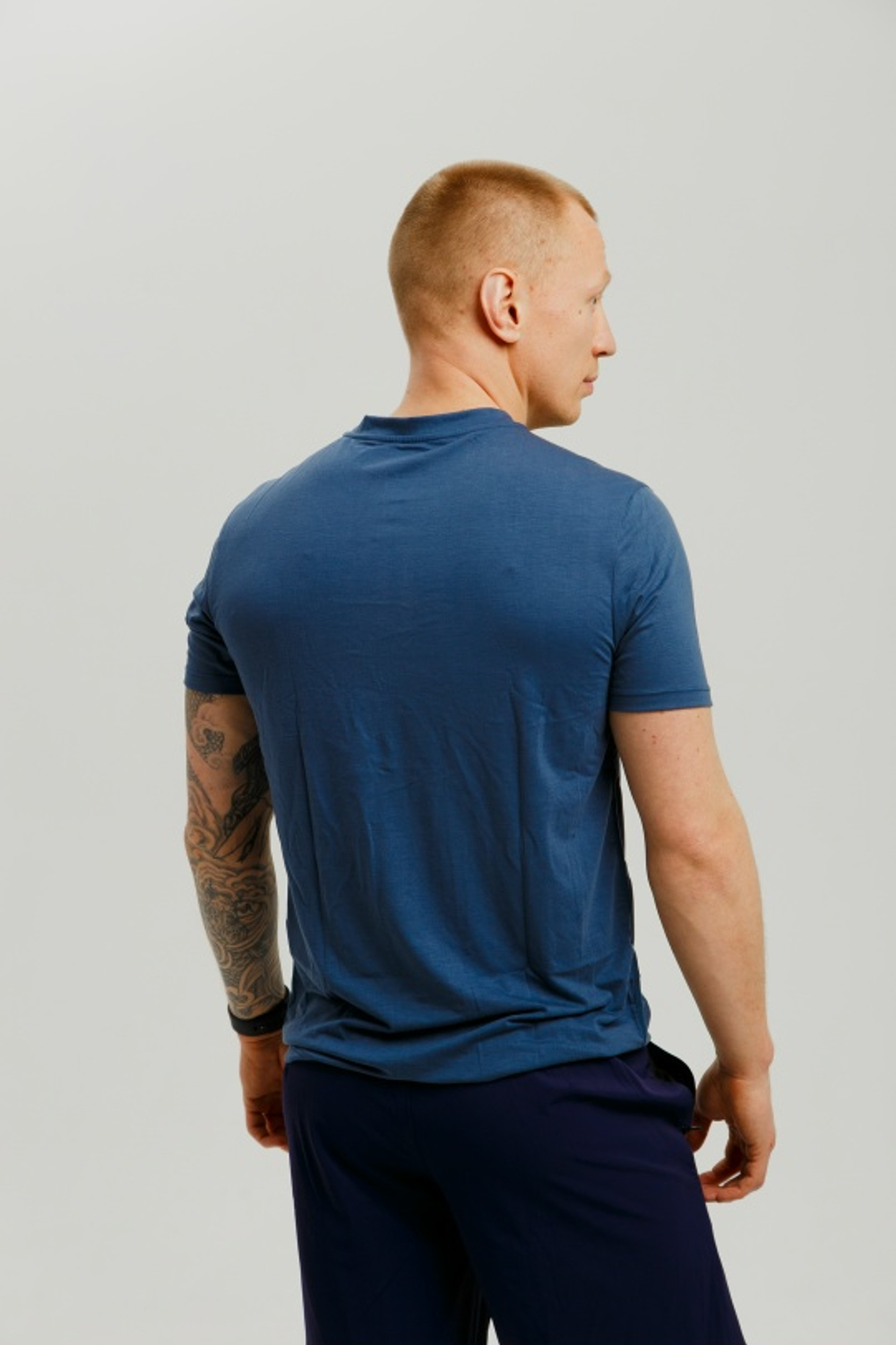 Футболка NOBULL синяя с темной надписью