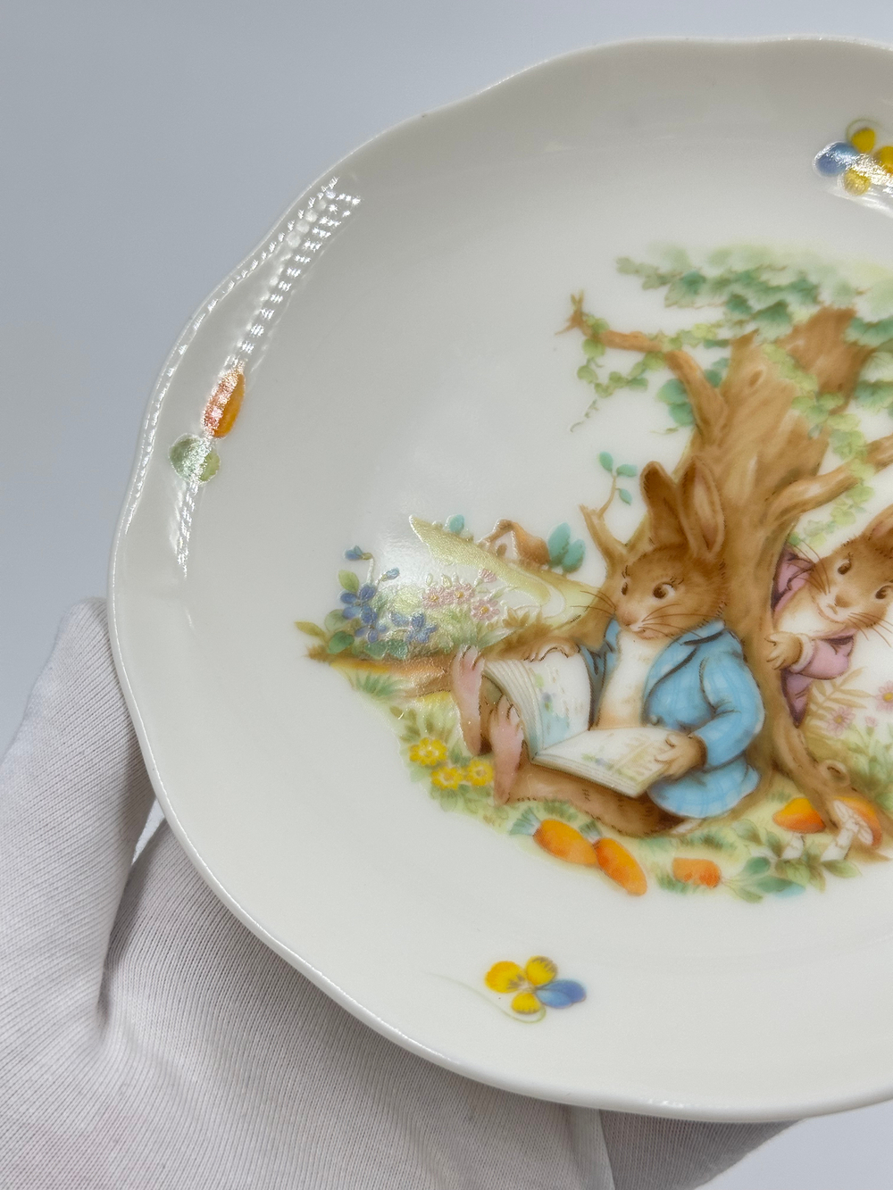 Тарелка с кроликами Narumi