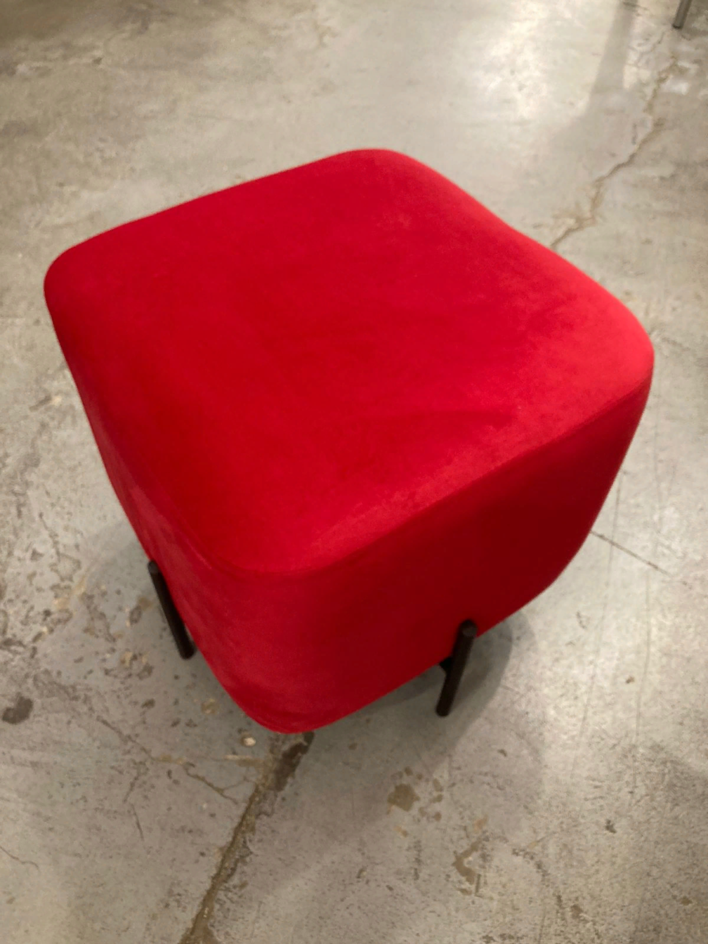 Пуфик Агат велюр красный/черный