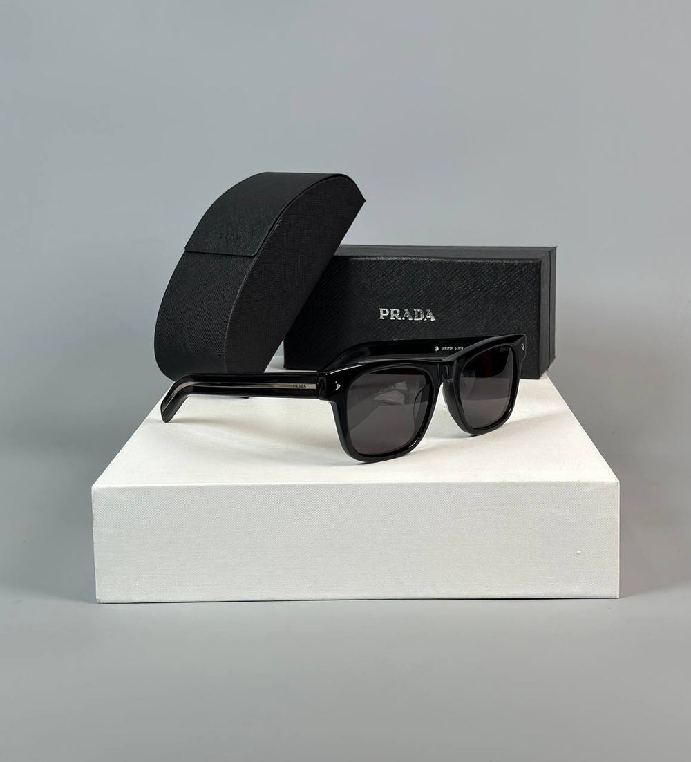 Очки Prada