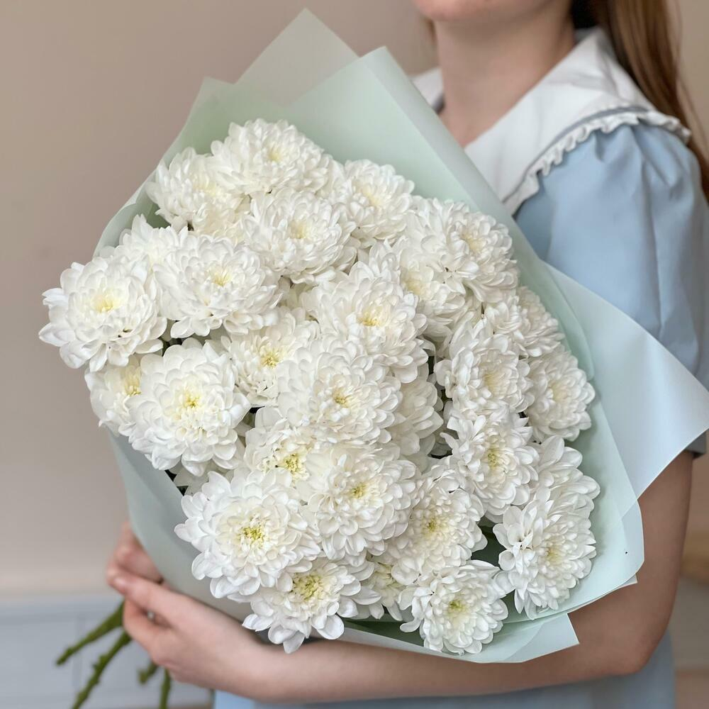 Букет красивых белых хризантем