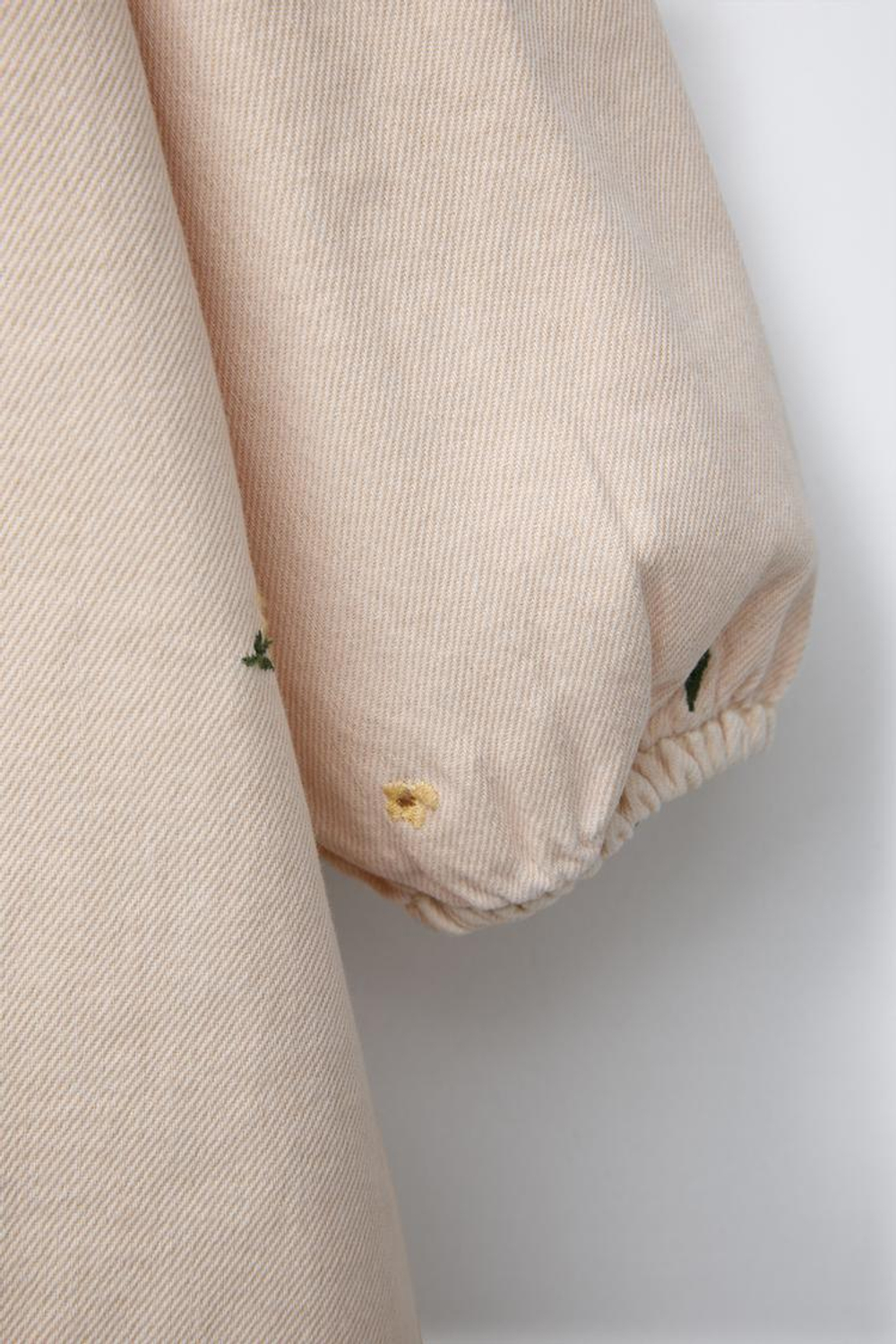 ZARA ПЛАТЬЕ ИЗ ТВИЛА С ЦВЕТОЧНОЙ ВЫШИВКОЙ, ЭКРЮ