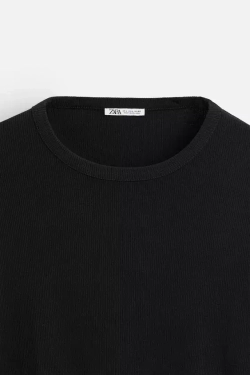 ZARA ФУТБОЛКА ИЗ РИФЛЕНОЙ ТКАНИ, ЧЕРНЫЙ