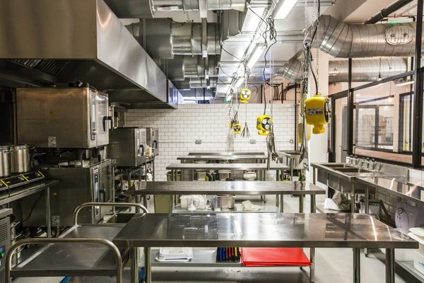 Логистика палочек для dark kitchens: как экономить 40% на расходниках