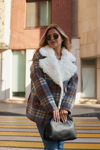 Двубортное укороченное пальто в синюю клетку