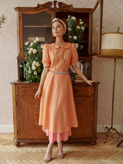 Платье с отложным воротником