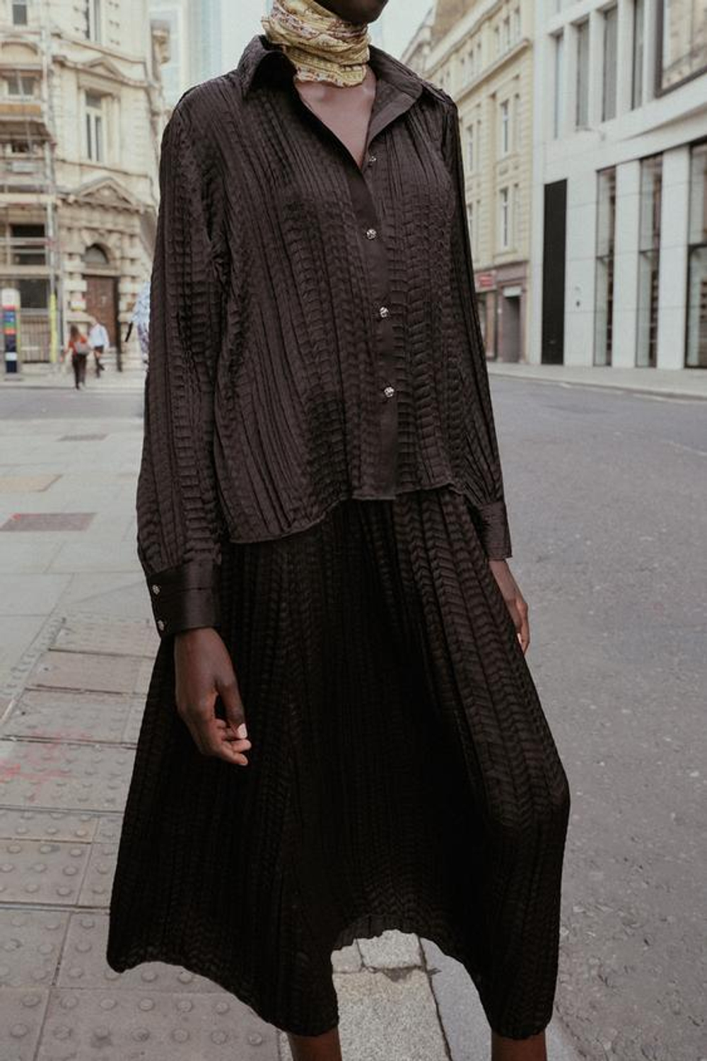 ZARA АТЛАСНАЯ ЮБКА С ЖАТЫМ ЭФФЕКТОМ, КОРИЧНЕВЫЙ