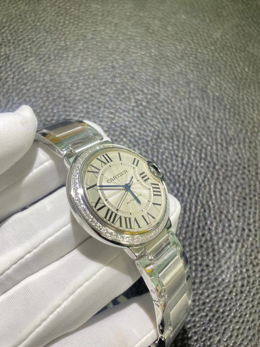 Cartier Ronde Must Watch