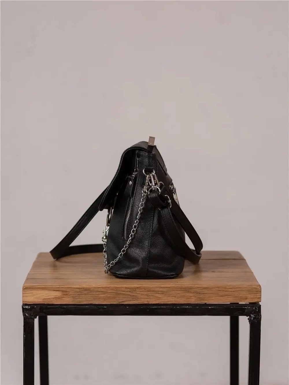 Сумка через плечо на ремне