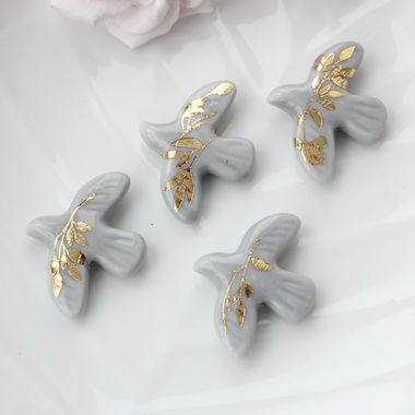 Подвеска фарфоровая Птичка серая с золотом 34*42 мм S049