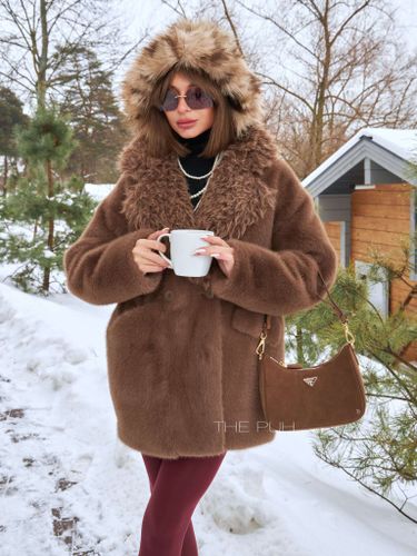 Коричневая шуба из эко-меха с английским воротником