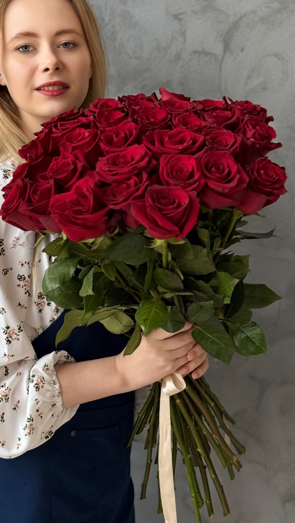 25 роз высоких RED ПРЕМИУМ