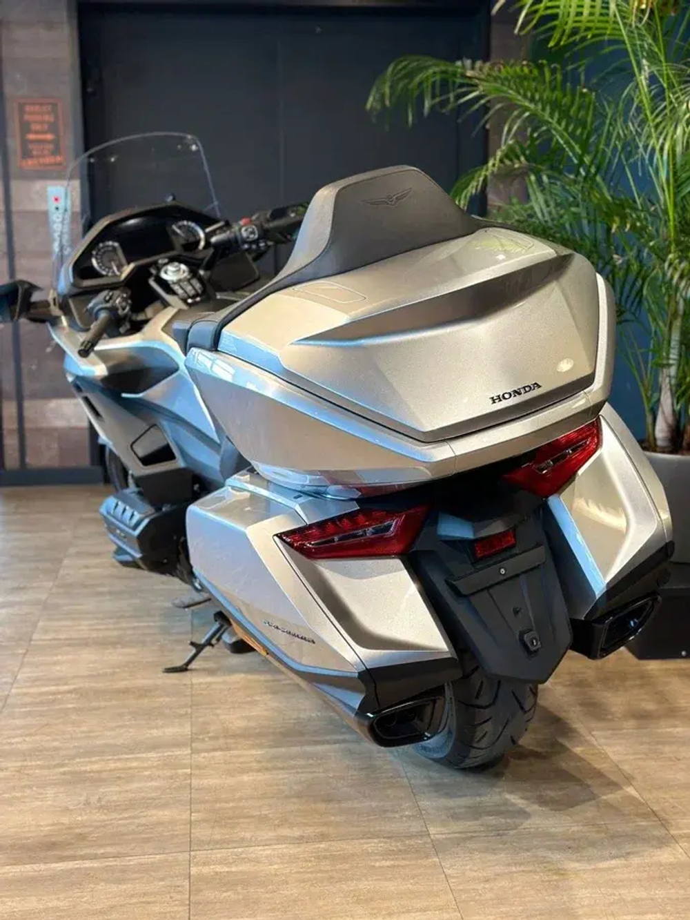 Gold Wing Tour — GL1800 DCT