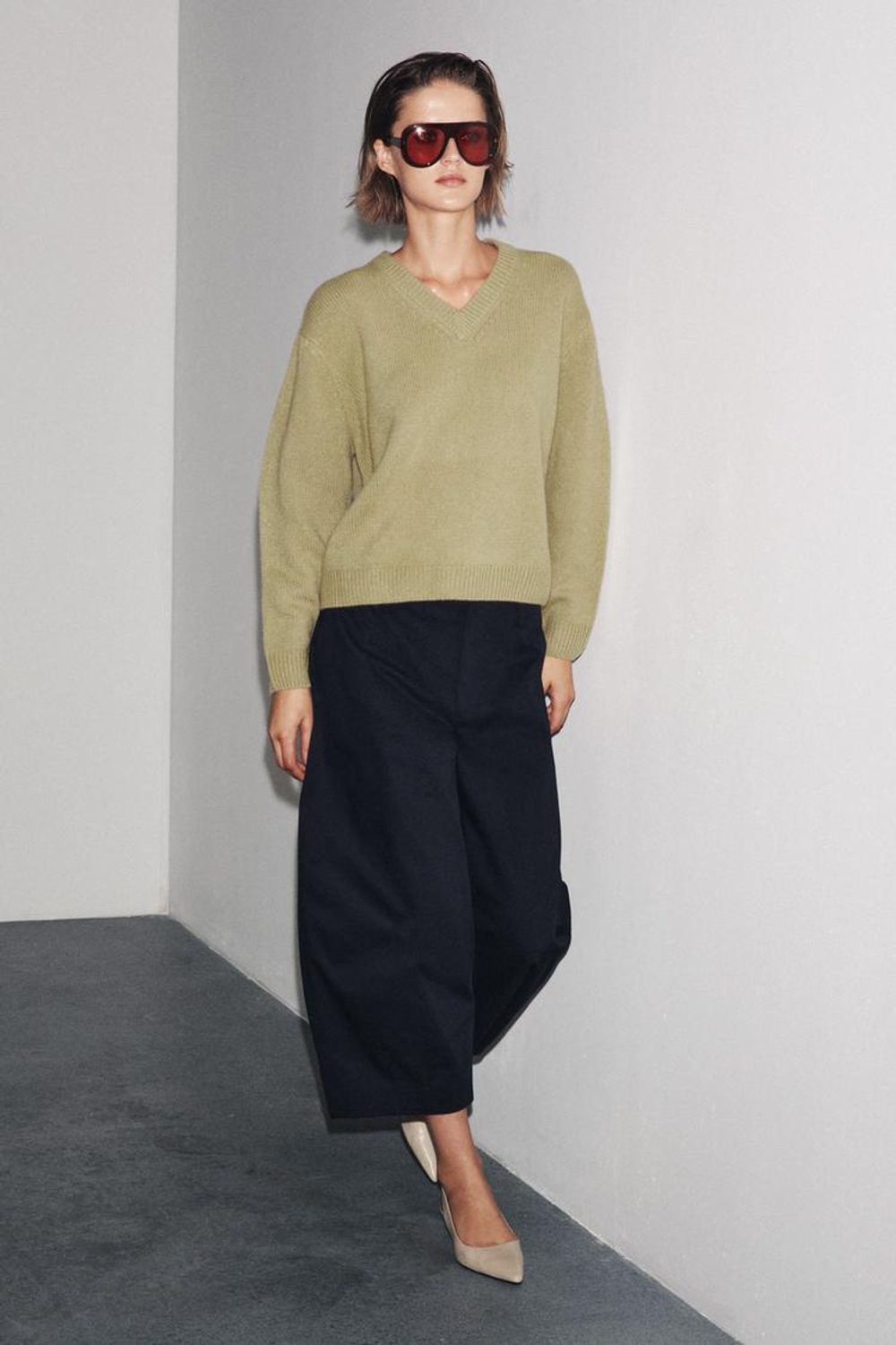 ZARA БАЗОВЫЙ ТРИКОТАЖНЫЙ ДЖЕМПЕР ИЗ 100% ШЕРСТИ С V-ОБРАЗНЫМ ВЫРЕЗОМ, СВЕТЛО-ОЛИВКОВЫЙ