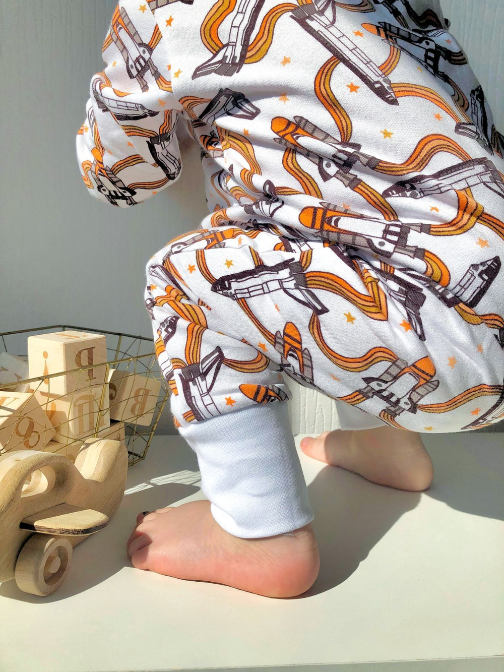 Утеплённый комбинезон с открытой ножкой Mjölk Sleep and Play Ракеты