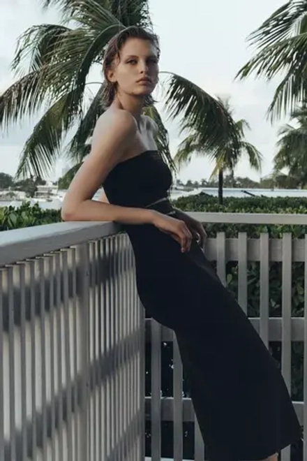 ZARA ПЛАТЬЕ CUT OUT ИЗ ЭЛАСТИЧНОЙ ТКАНИ, ЧЕРНЫЙ