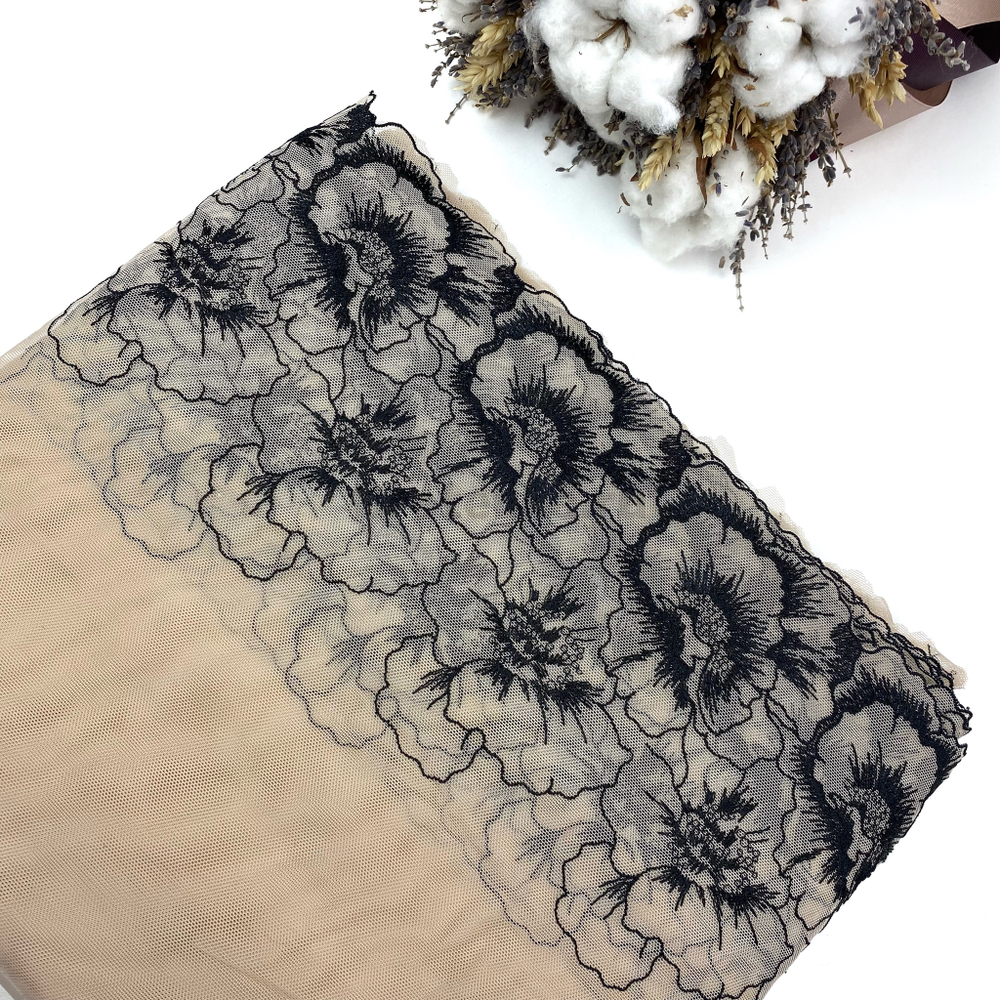 Вышивка на сетке бежевый/черный 27 см