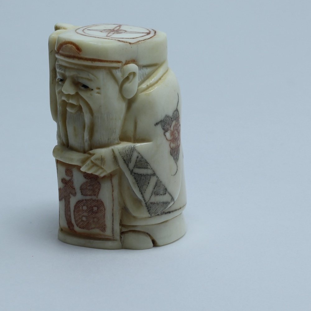 Нэцкэ Дзюродзин с веером и иероглифом Счастье