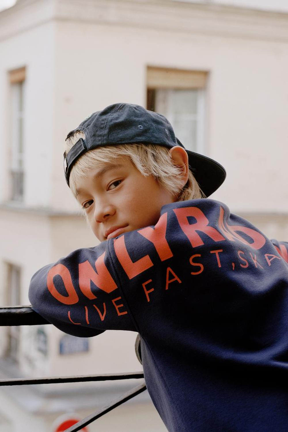 ZARA ЛОНГСЛИВ С РЕЛЬЕФНОЙ НАДПИСЬЮ, МОРСКОЙ СИНИЙ