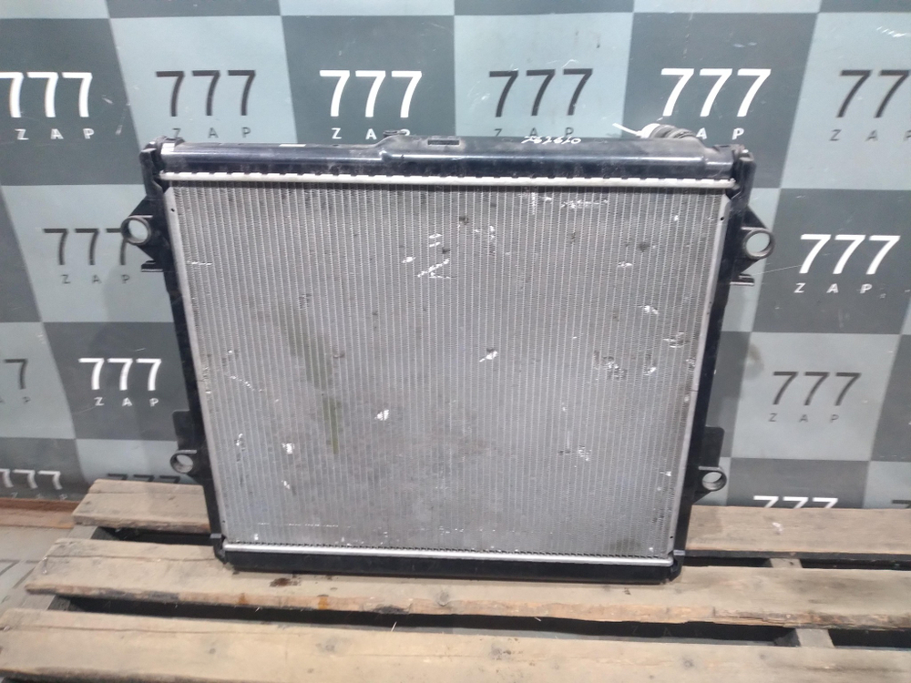 Радиатор двигателя Toyota Land Cruiser 200  Б/У Оригинал 1640051040