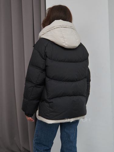 Женский черно-белый многослойный пуховик