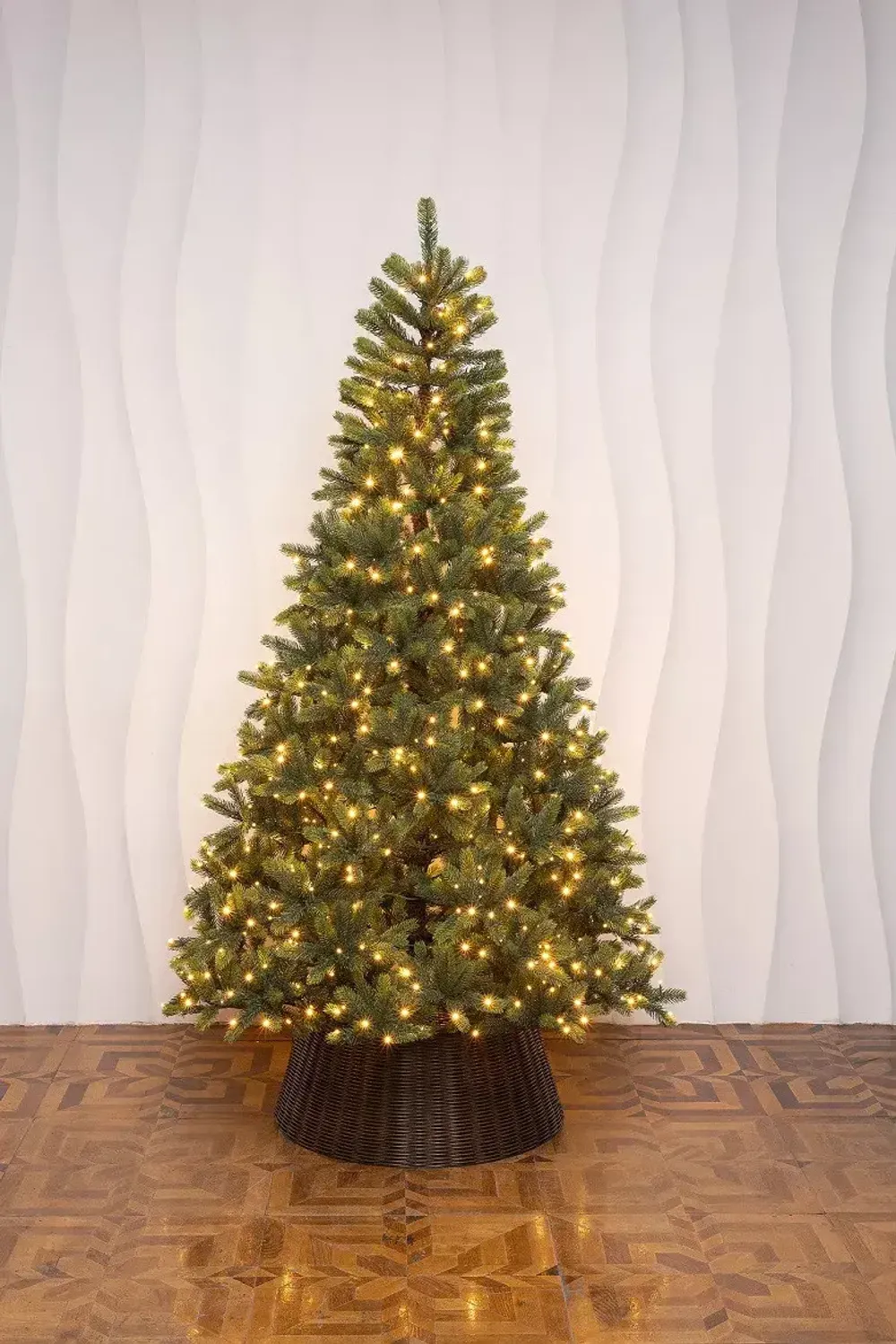 Елка с гирляндой "Рождественская" (Литая хвоя) 180 см / 1,8 м