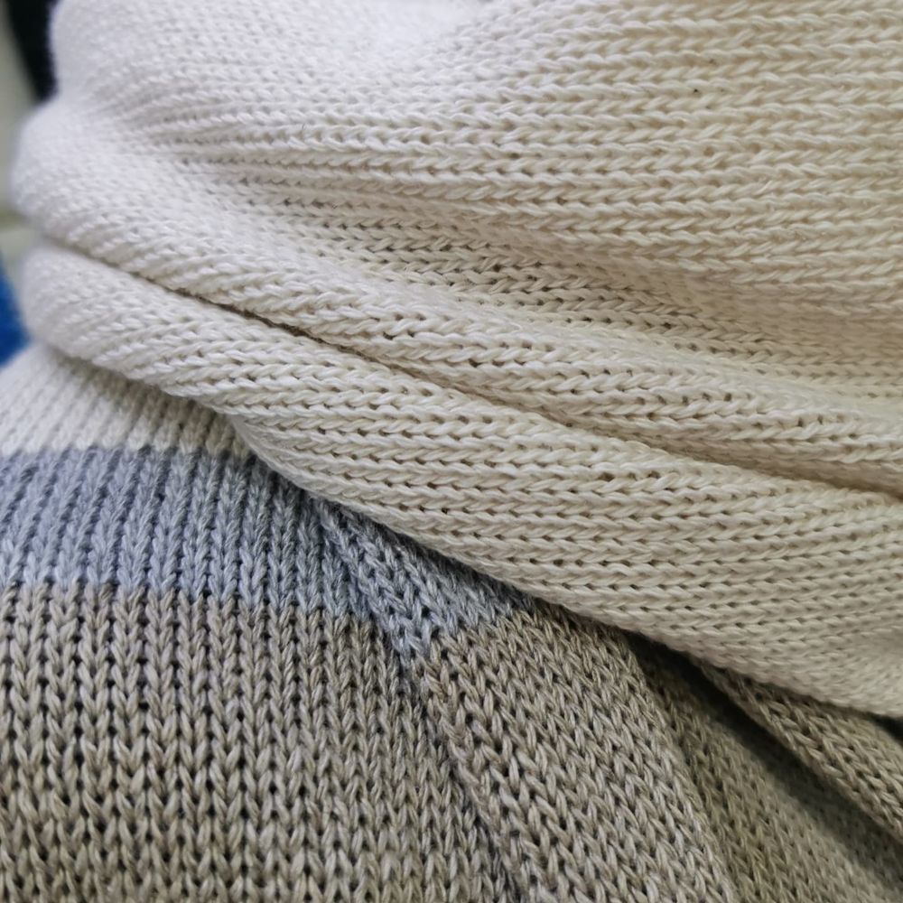 10% меринос 20% хлопок 20% вискоза 50% полиамид