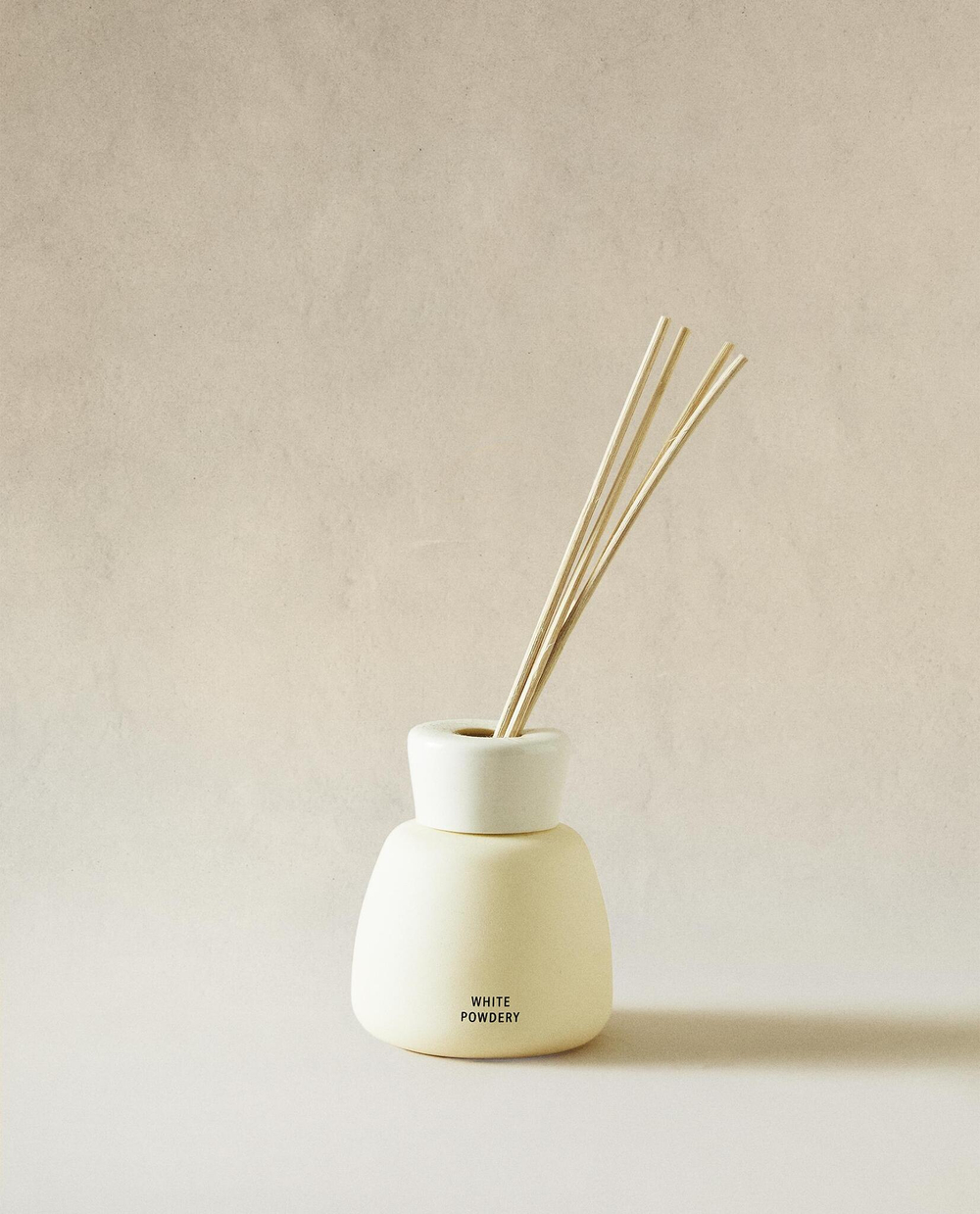 Zara Home WHITE POWDERY REED DIFFUSERS — ароматический диффузор с тростниковыми палочками, Белый Пудровый, 100 мл