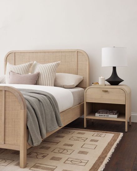 Чёрная настольная лампа “Шейди”